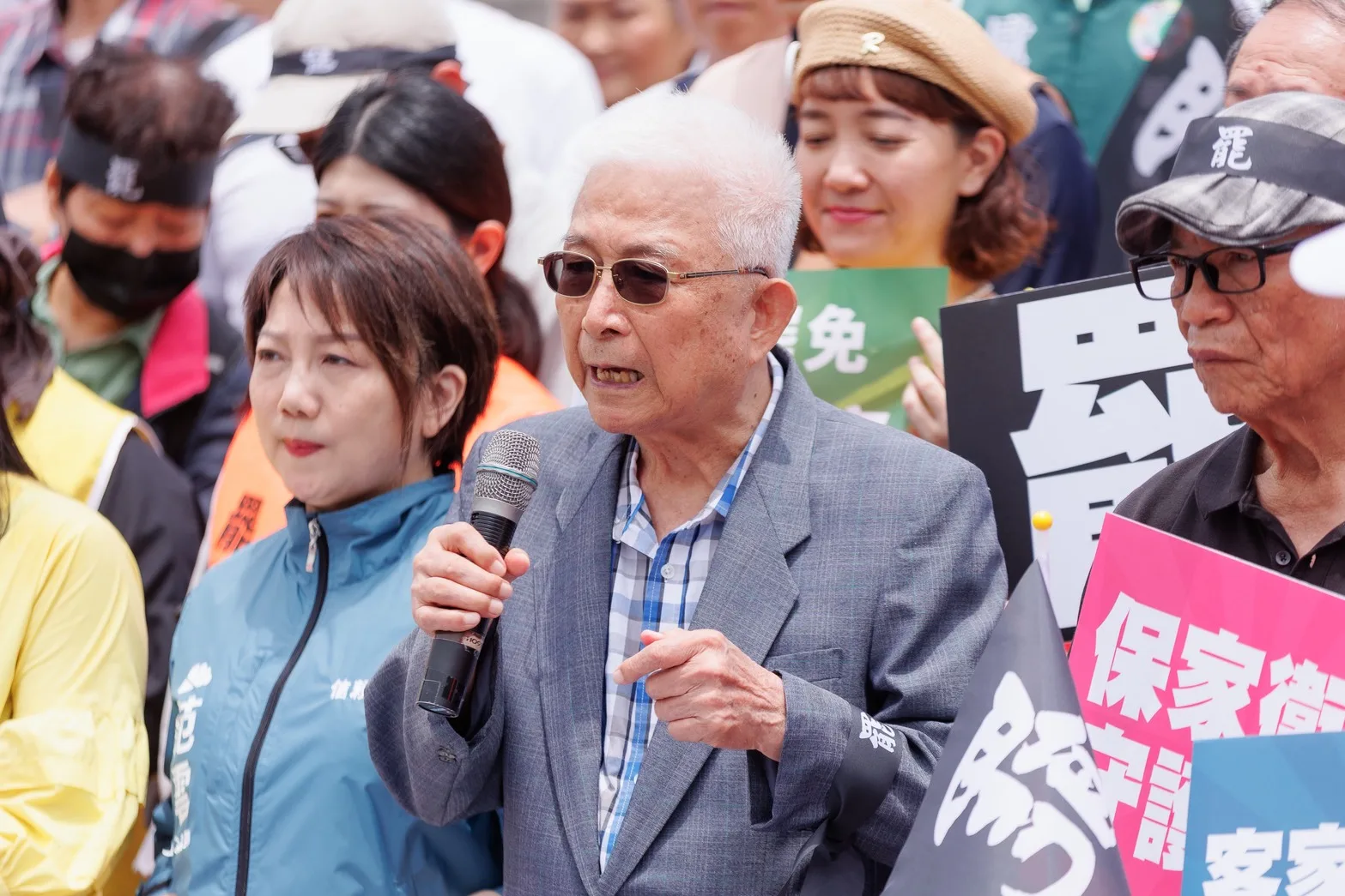 前高雄市客委會主委廖松雄今天特地北上聲援罷免團體。台灣客家聯盟協會提供