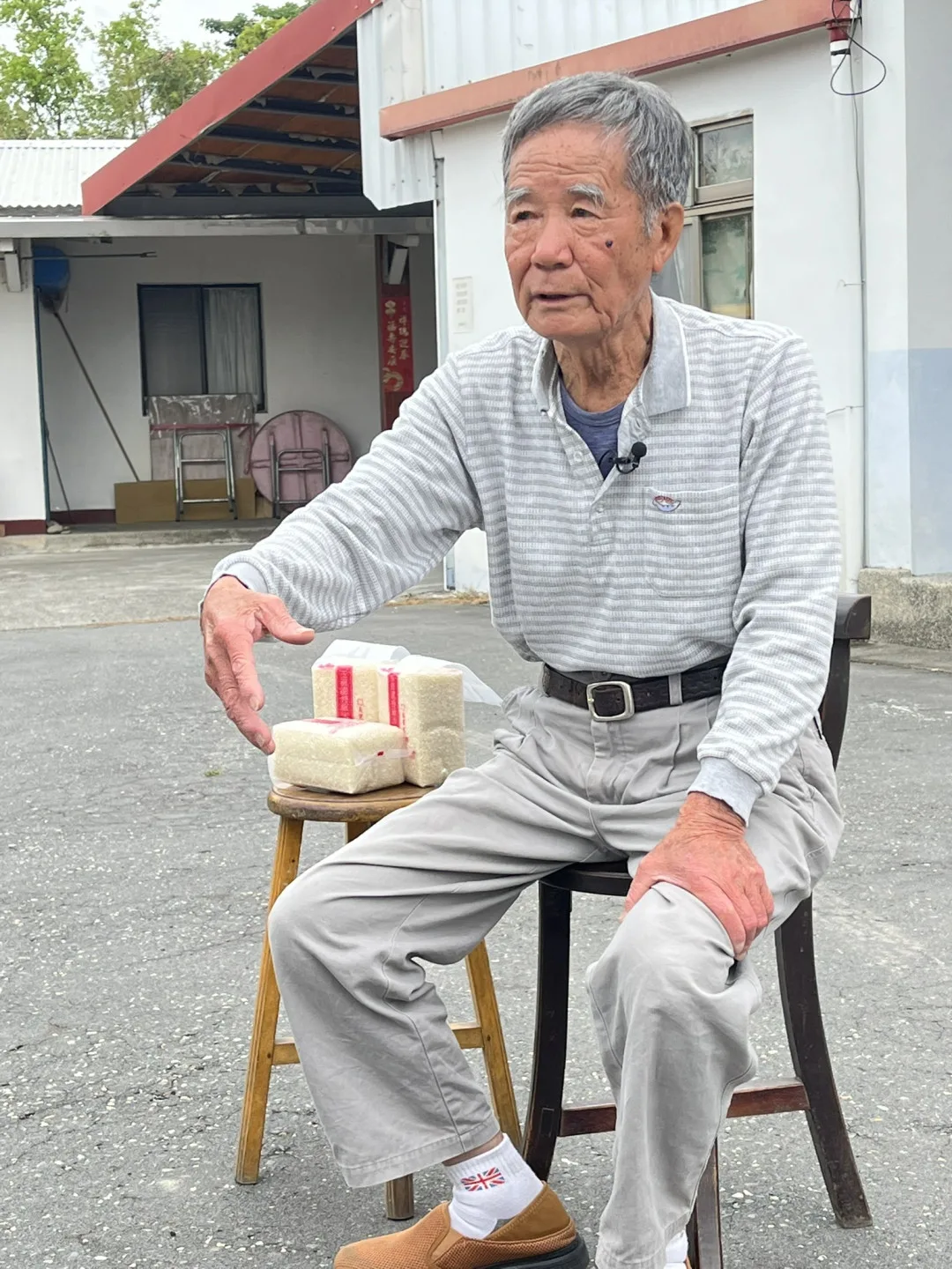 曾任鎮民代表的邱富松先生暢談推動池上米品牌的過程。戴珮如攝