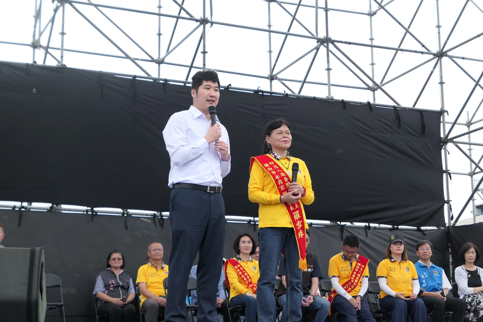 客委會副主委邱星崴與頭份事長羅雪珠。