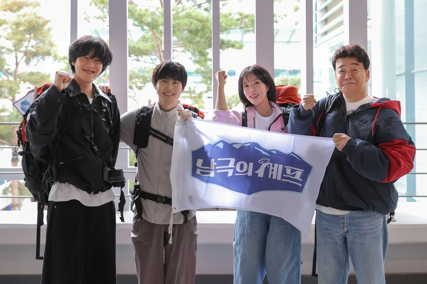 《南極的廚師》成員包括(右起)白種元、林秀香、SUHO、蔡鍾協,節目已於去年 11 月結束拍攝。翻攝 withmbc IG