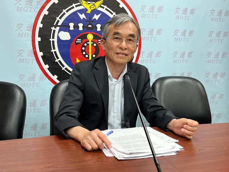 交通部鐵道副局長呂新喜表示,桃園鐵路地下化工程較原先預期延宕3年多。中央社