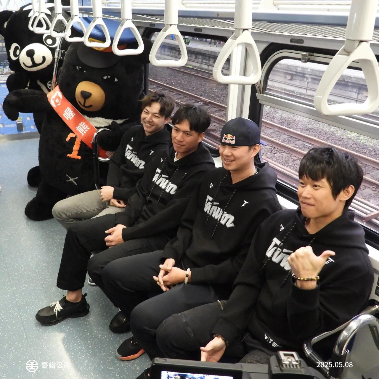 樂天桃猿隊的陳冠宇(右起)、黃子鵬、林立及統一獅隊郭俊麟。