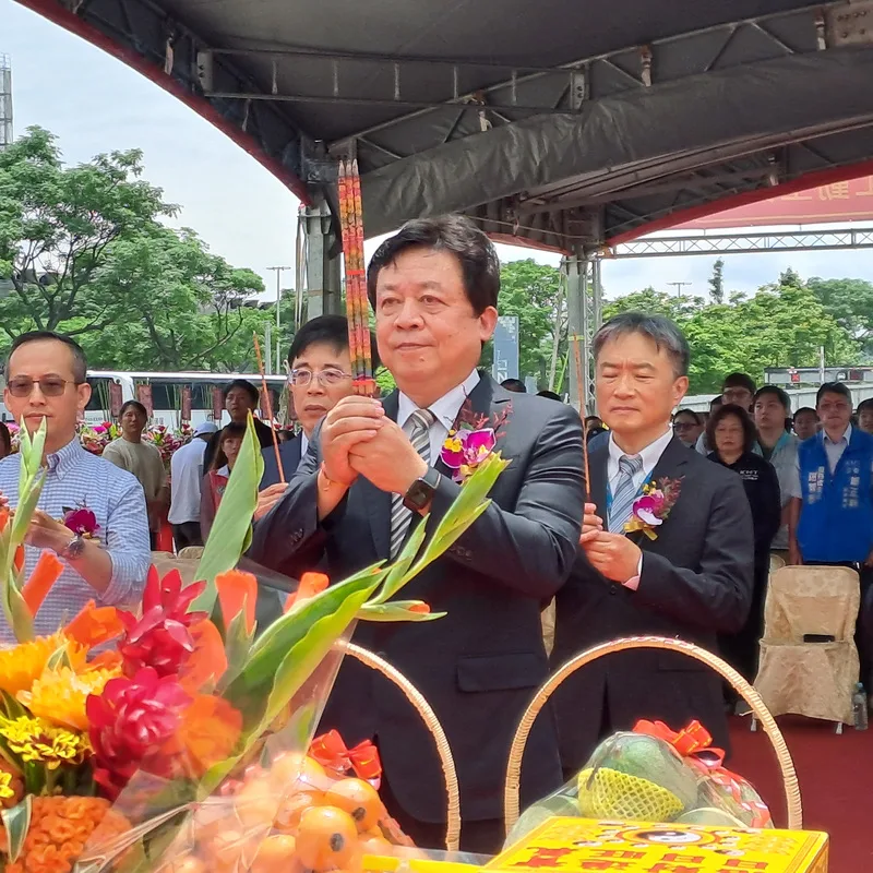 台灣肥料公司董事長李孫榮(前)8日主持「D7-B科技研發大樓新建工程」開工典禮。中央社