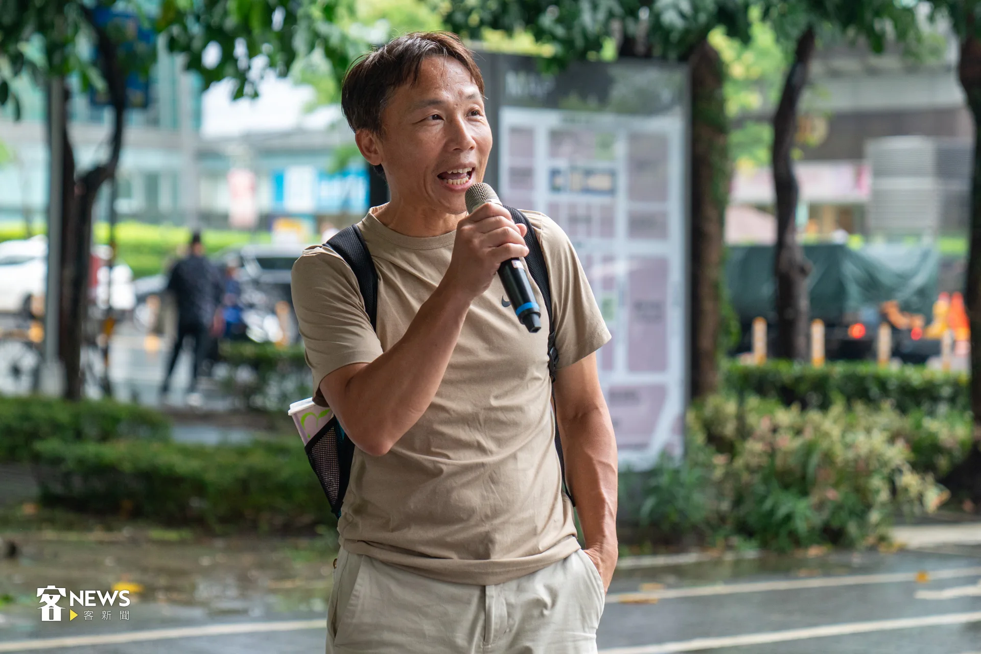 節目《後生呷呷滾》在現場與民眾互動,機智客語問答。洪藝晅攝