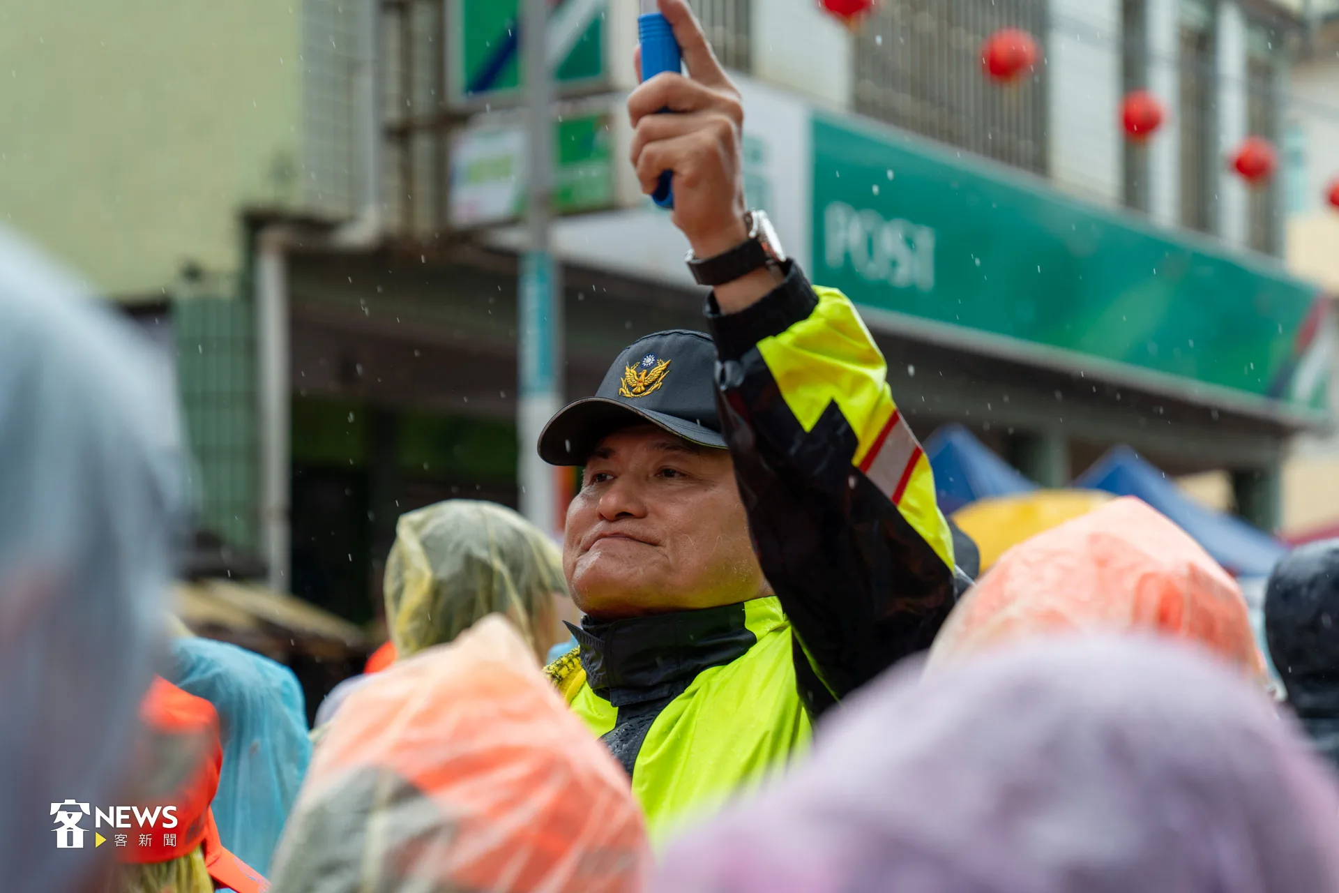 今年起6月15日「警察節」，警察、警校人員皆可放假1日。圖為白沙屯進香指揮警察。洪藝晅攝
