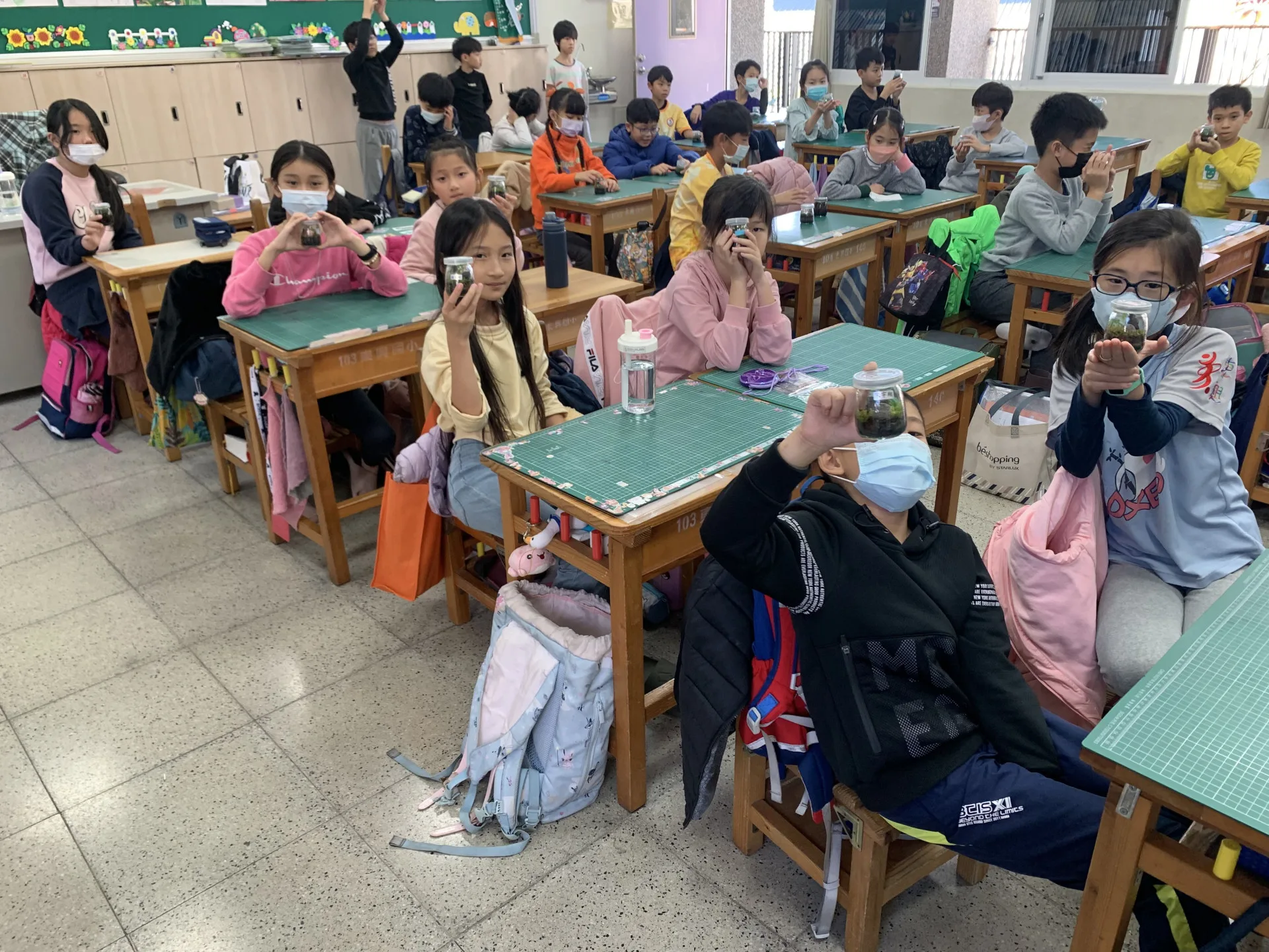 東興國小生態瓶課程。