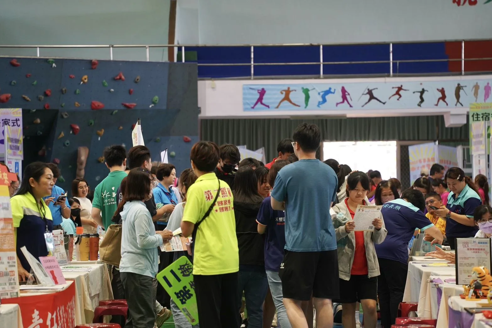 2025屏東長照徵才博覽會,50家在地機構聯合徵才。屏縣府提供