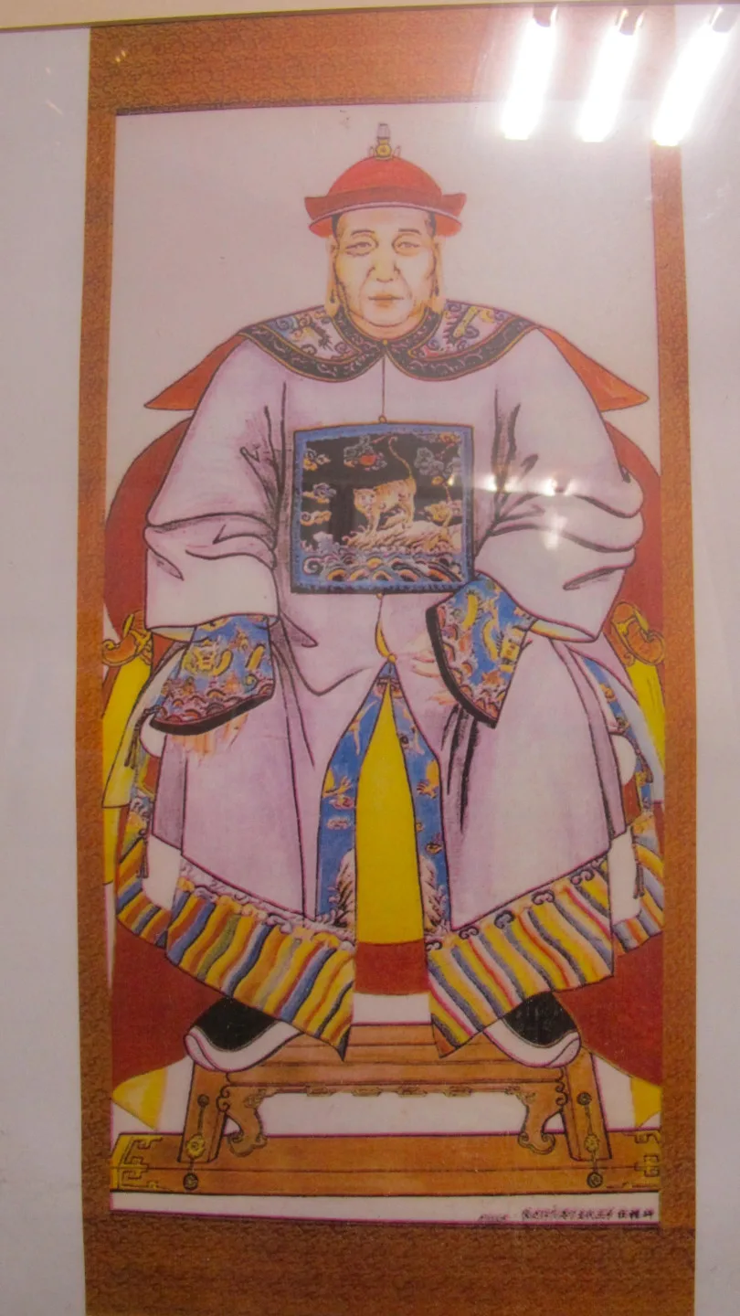 巴宰族先賢潘敦仔(潘大由仁)是開拓三義鯉魚潭始祖,也曾獲雍正皇帝召見。何來美攝