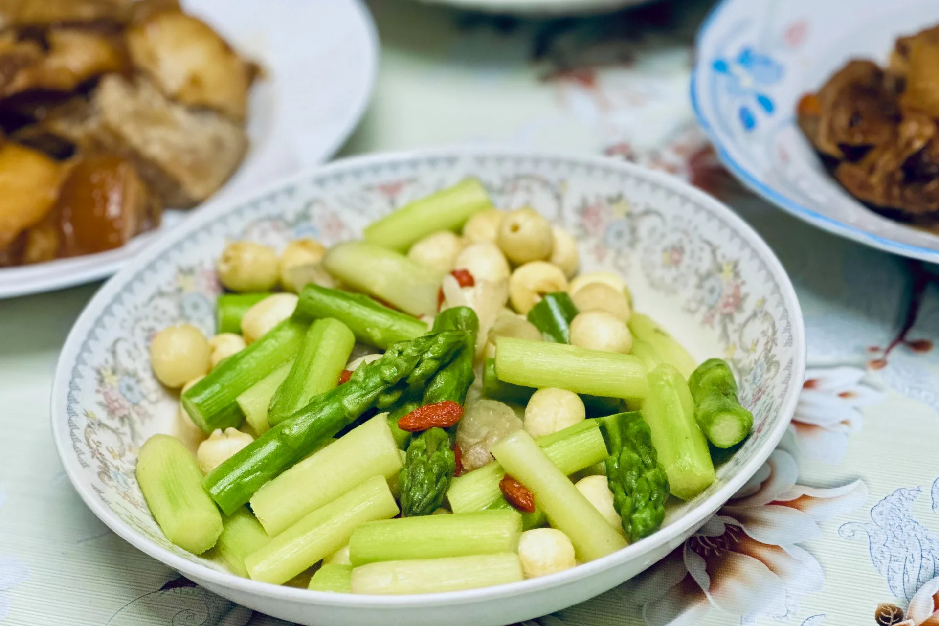 台灣人蘆筍當作青菜炒來吃。蕭秀琴攝