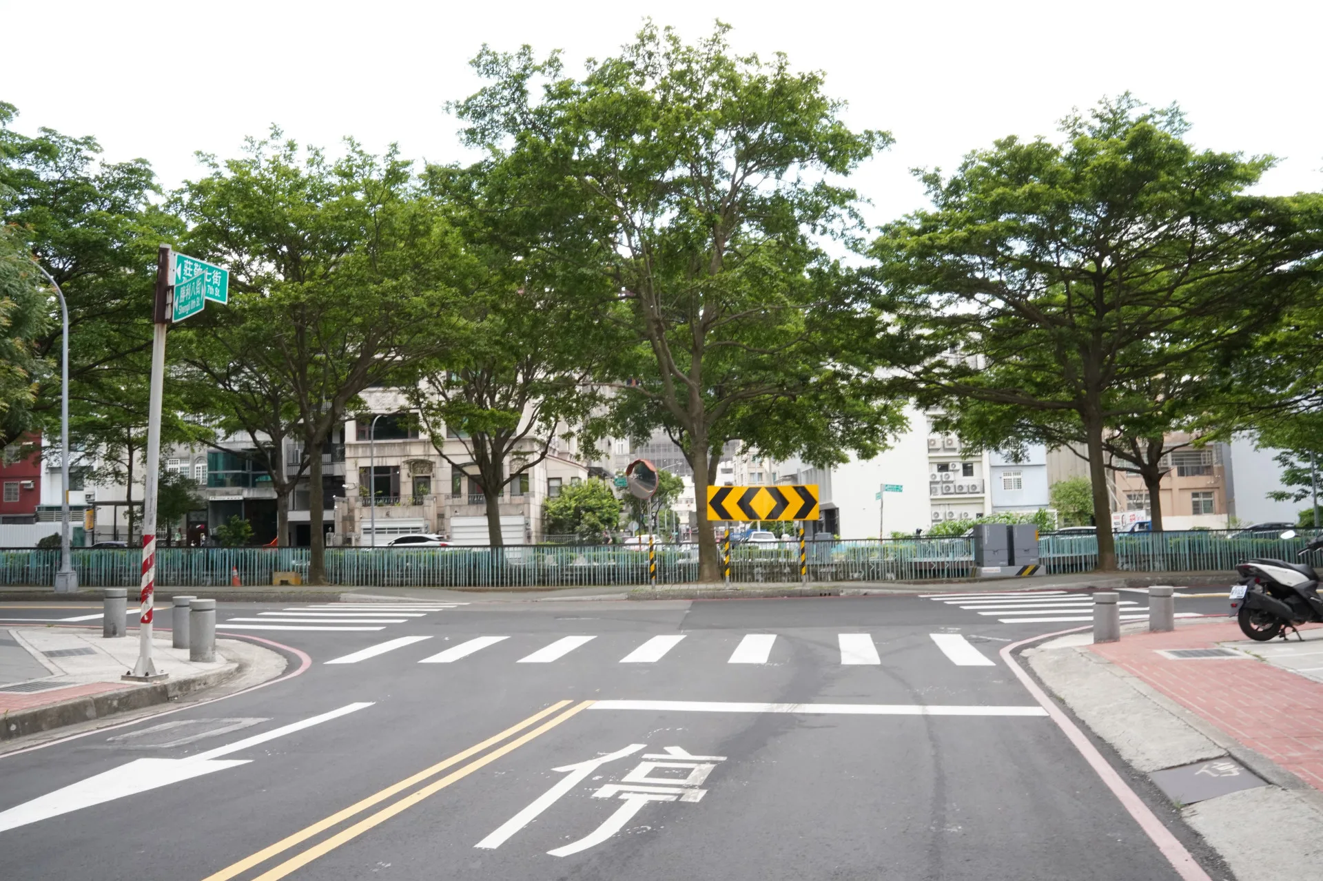 莊敬七街與勝利八街口。