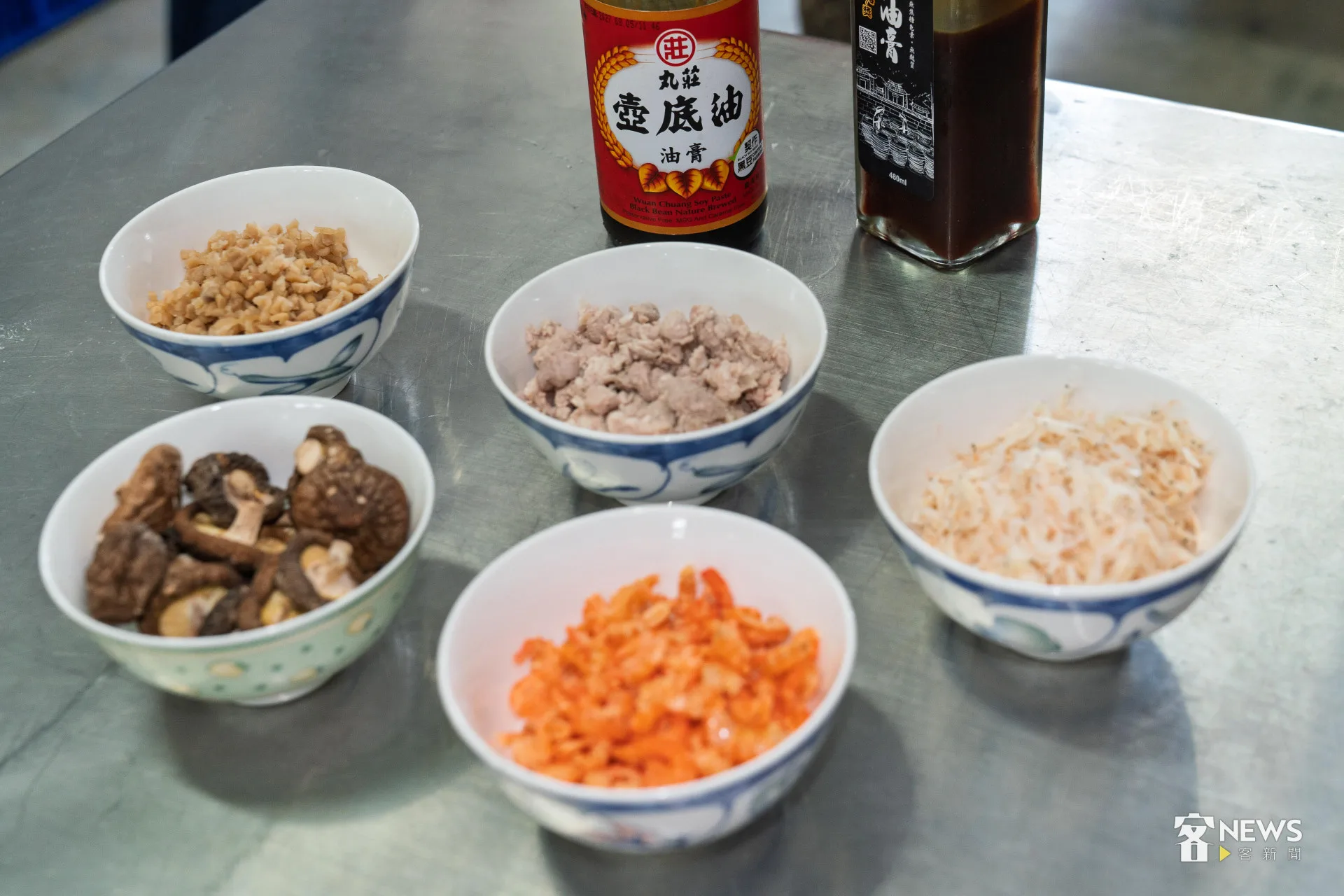菜脯、豬肉、蝦皮、香菇、蝦米各種配料一比一。李台源攝