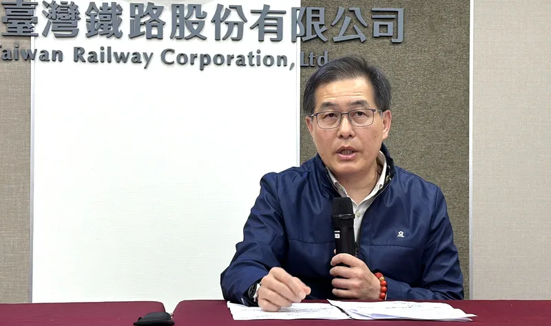 台鐵列車接連發生多起乘客脫序行為，台鐵總經理馮輝昇23日親上火線強調，即刻啟動「跨轄護車」提高見警率、強力執法等2大改善措施，捍衛第一線同仁執勤安全與權益。中央社