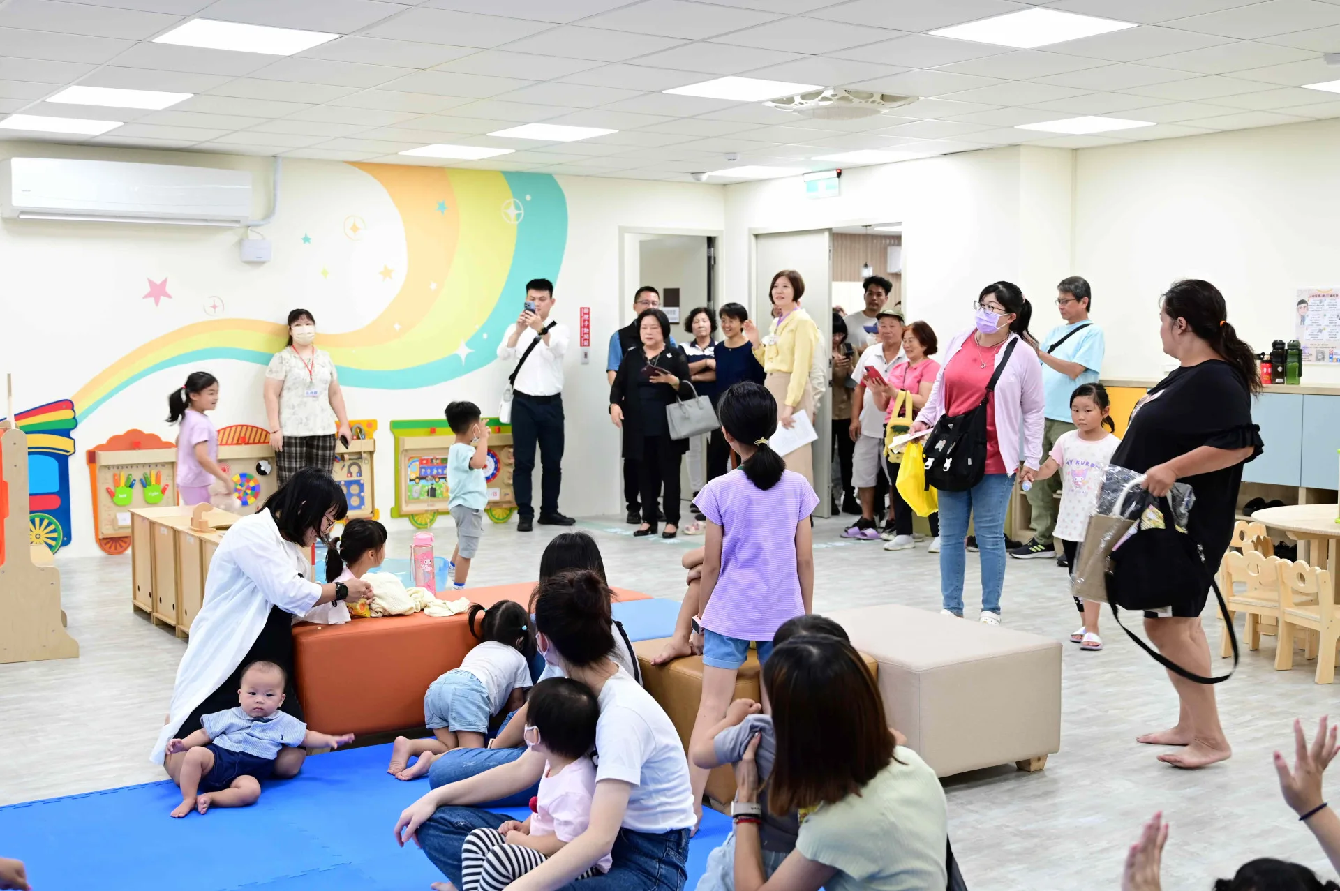 高樹鄉立圖書館內的親子互動空間。客家委員會提供
