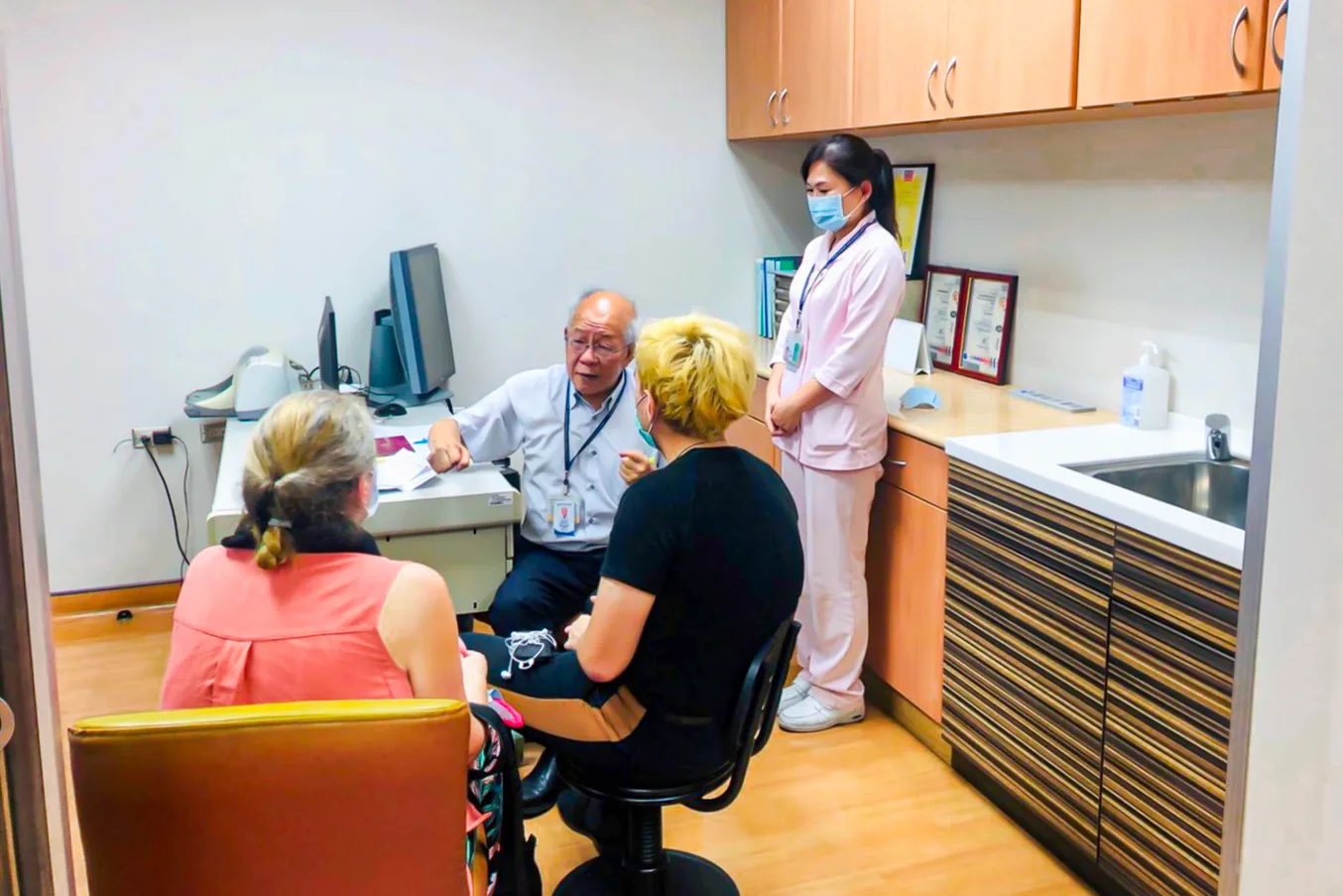 許詩典在桃園機場醫療中心看診。聯新國際醫院提供