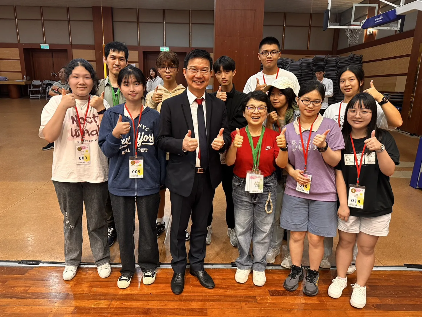 李怡蘋老師指導台中9個隊伍，其中5隊獲獎，成績卓越。