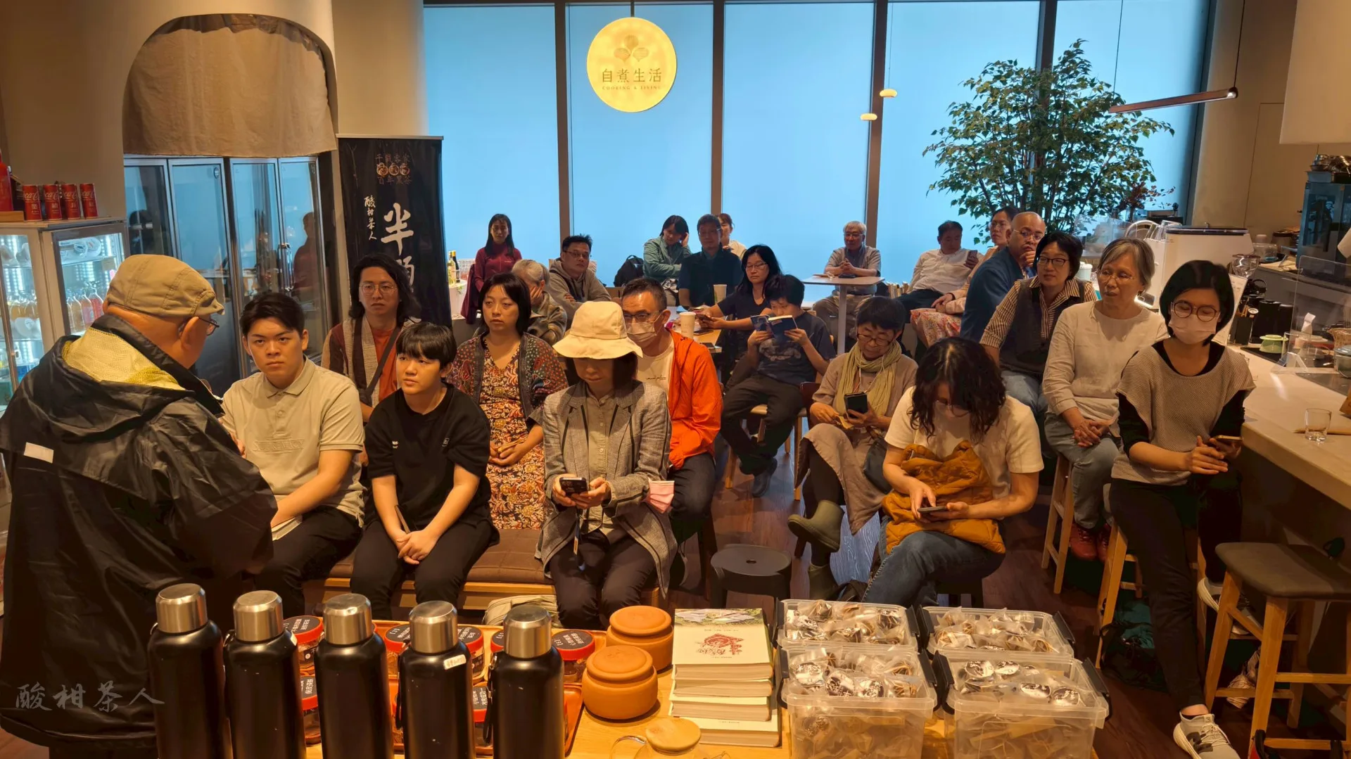 劉還月四處推廣酸柑茶。劉還月提供