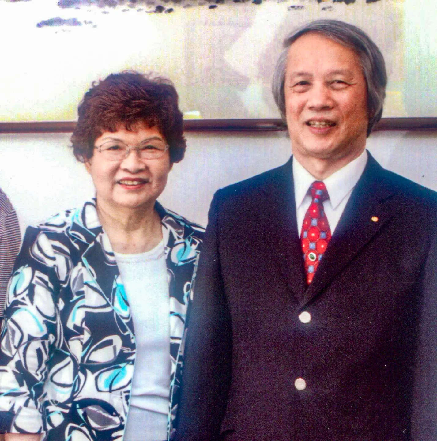 賴浩敏、古登美夫婦受訪合影,古登美曾任台大教授、省府委員、監察委員。何來美攝