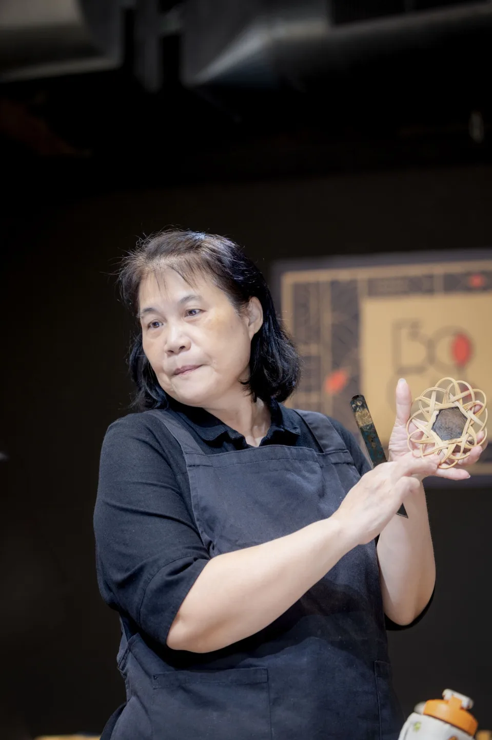 「竹工藝—籃胎漆器」工藝家黃桂珠。