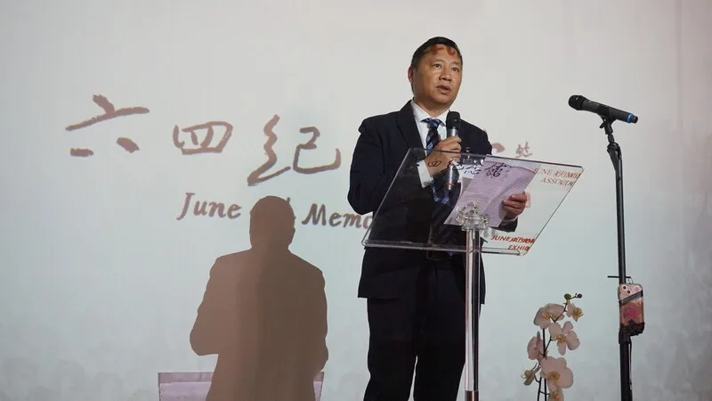 1989年六四天安門事件期間的學生運動領袖王丹,在洛杉磯六四紀念館的開幕儀式上致詞。中央社
