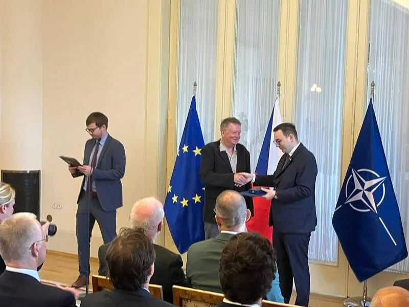 馬定和獲捷克外交功績勳章　創智庫提升政府對中警覺