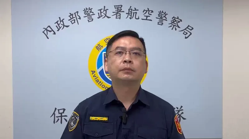 航警局5日在桃園機場第二航廈查獲許姓男子違規載客,警方已就逃逸部分開罰,違規載客將由桃市府裁處,圖為航警局出面說明。警方提供