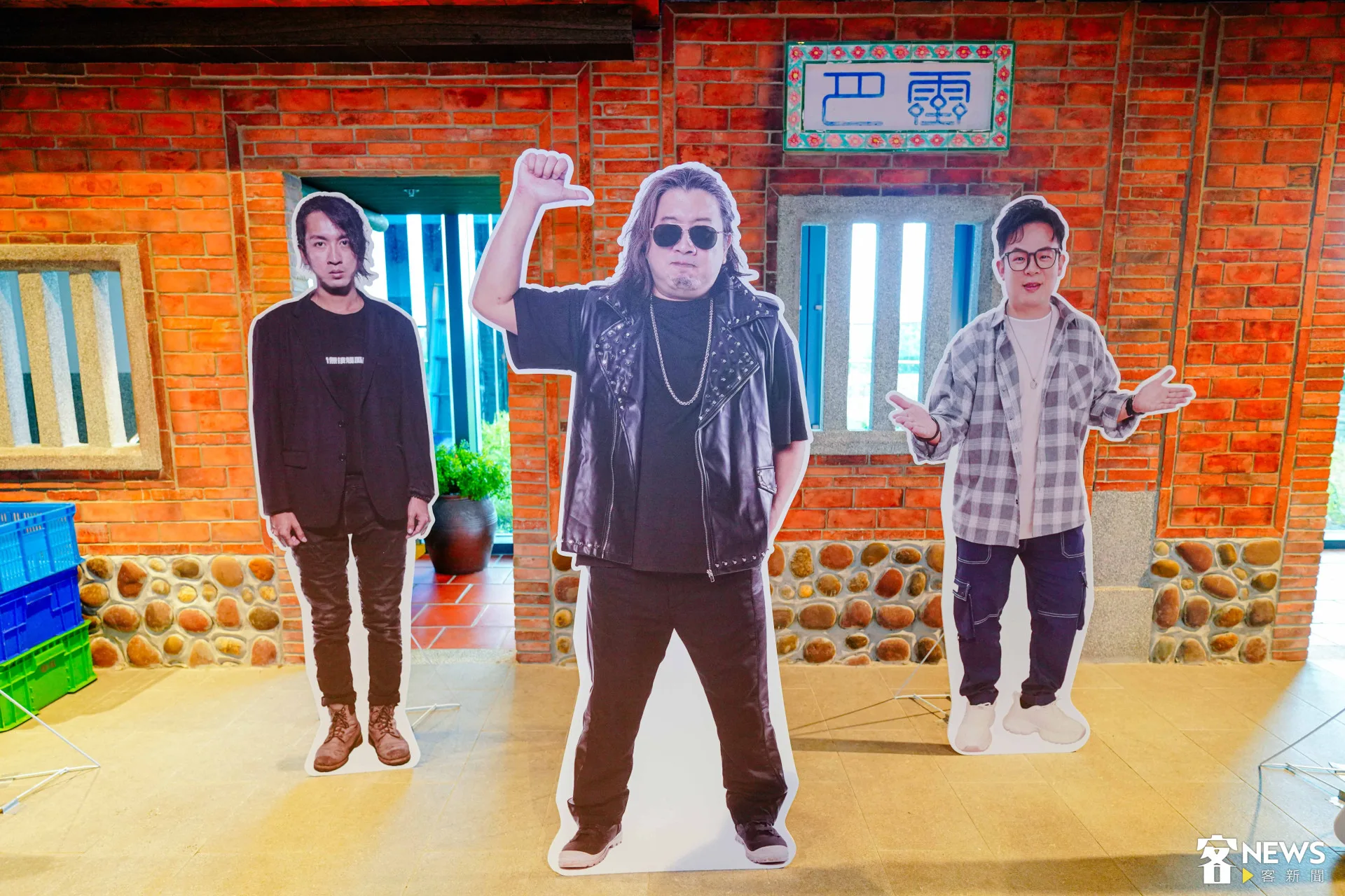 電臺主播人形立牌。朱愷元攝