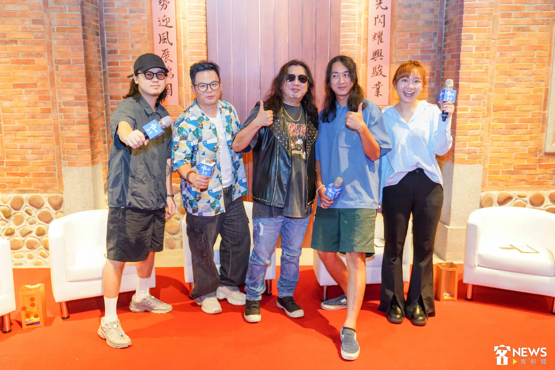 講客電臺聽友參與的主持人們,左起賴尚群(阿倫)、邱廉欽、劉劭希、朱皮、阿儒。朱愷元攝