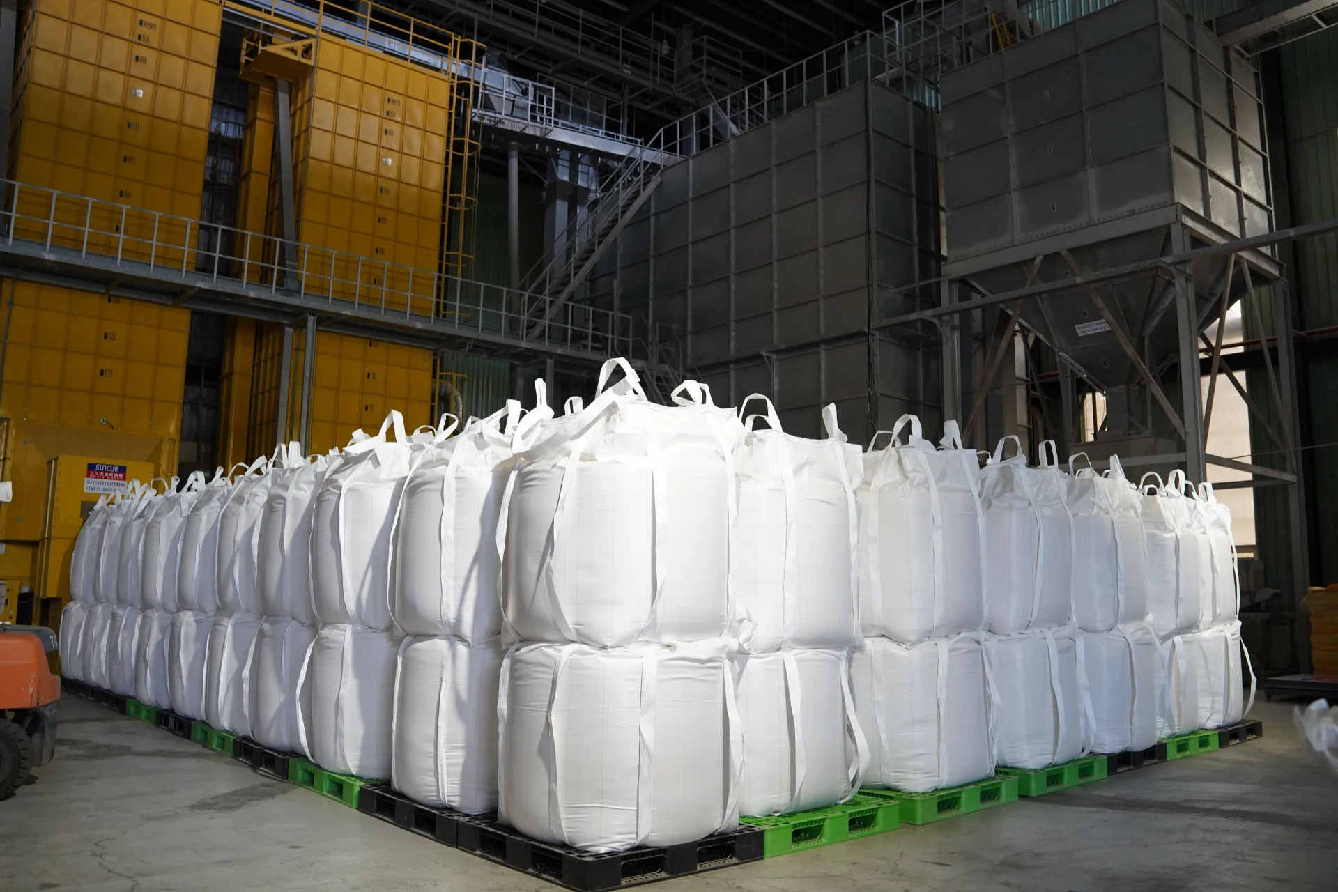 新竹縣湖口鄉白米封裝進貨櫃出口日本。