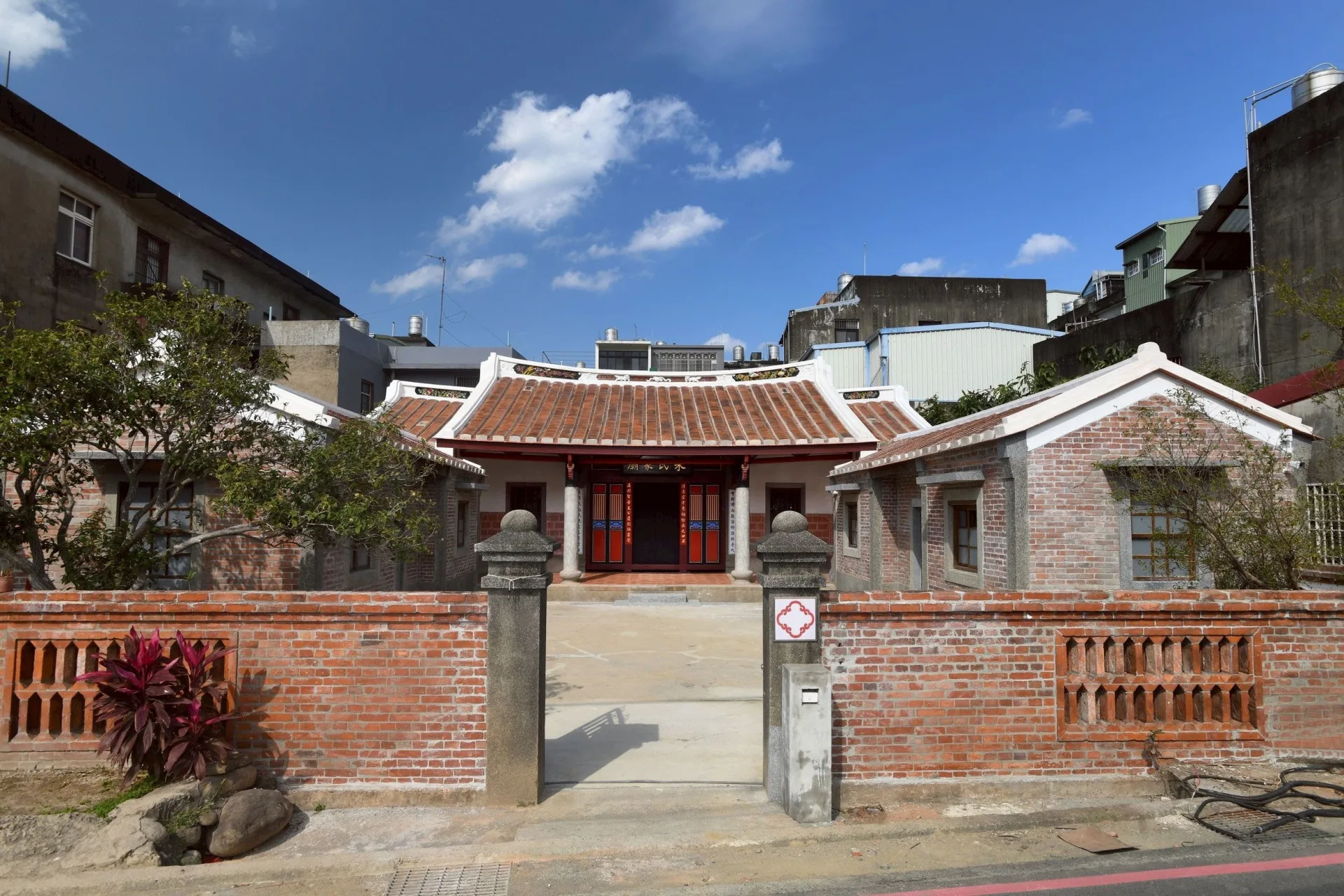 朱氏家廟為二堂二橫、面寬五開間建築,其建築堂號為「沛國堂」。