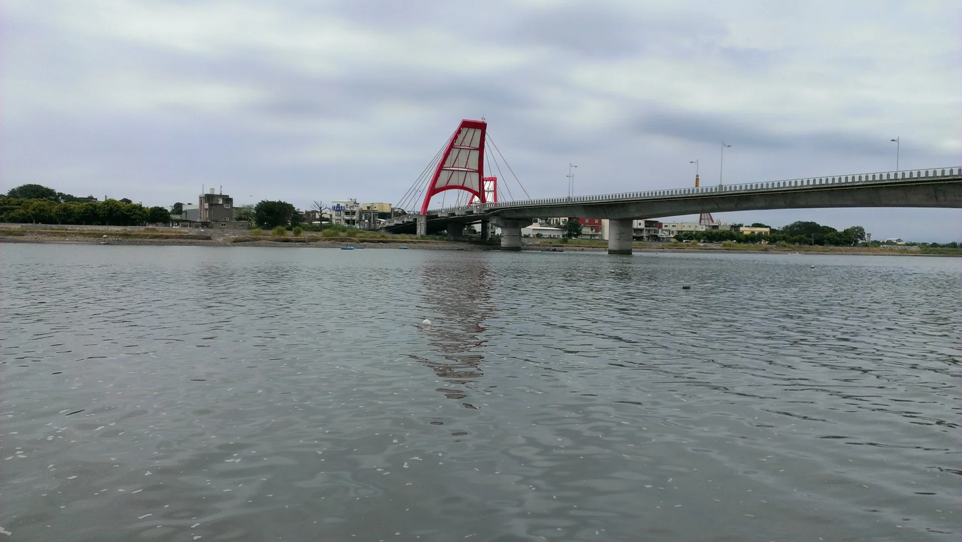 頭前溪舊港大橋與白地橋。由 Yuriy kosygin – 自己的作品, CC BY-SA 3.0, https://commons.wikimedia.org/w/index.php?curid=33816969