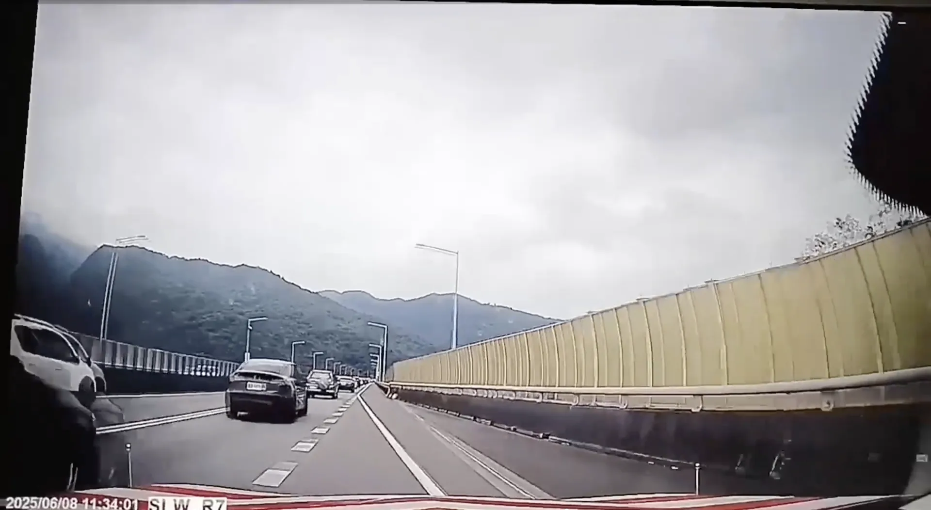 陽明交大醫院8日進行器捐手術,由警方替救護車開道護送器官至各醫院。翻攝國九大隊