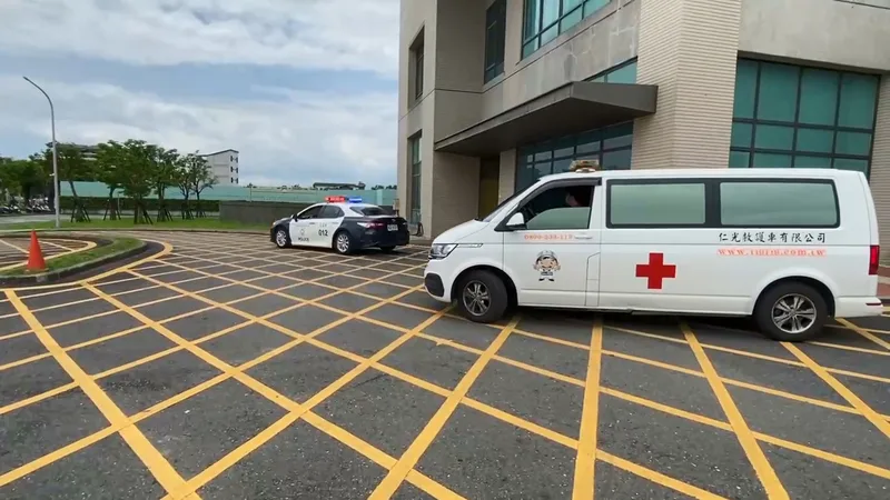 一名30歲男子腦幹出血經搶救後腦死,家屬決定器捐。陽明交通大學附設醫院8日進行器官摘除手術,並由警方開道護送前往3間醫院,幫助6名病患。陽明交通大學附設醫院提供