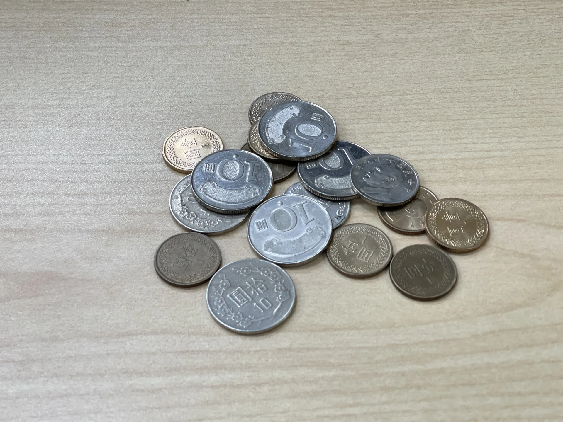 台灣中央銀行指出,1元硬幣製造成本達1.54元,但民眾有使用需求就不會停止發行。宋佩遙攝