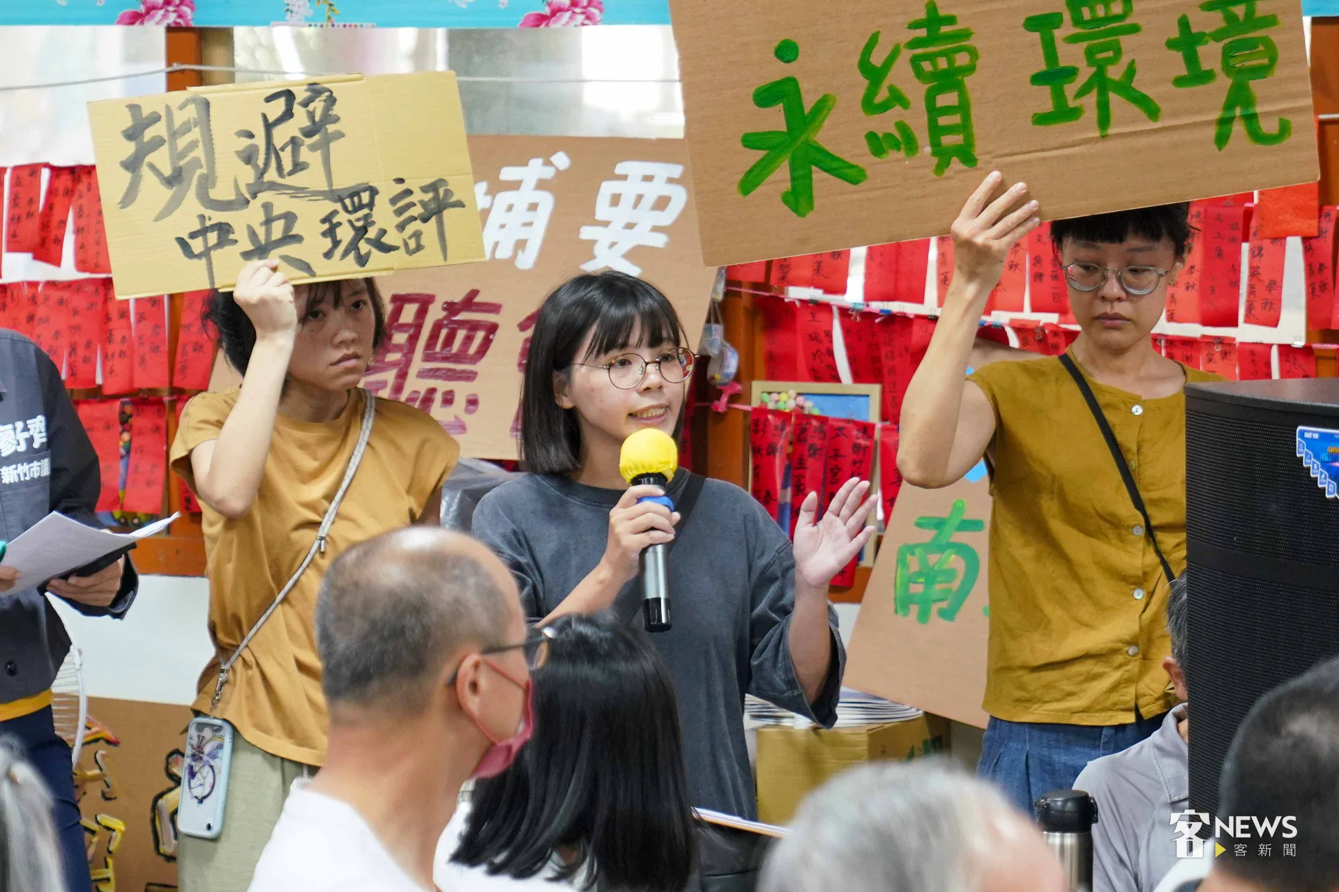 峨眉青年鄧君婷質疑,主管機關新竹縣政府在多場公聽會都未全程參與、未主動說明,也未針對民眾關注議題提出具體回應或書面資料。李台源攝