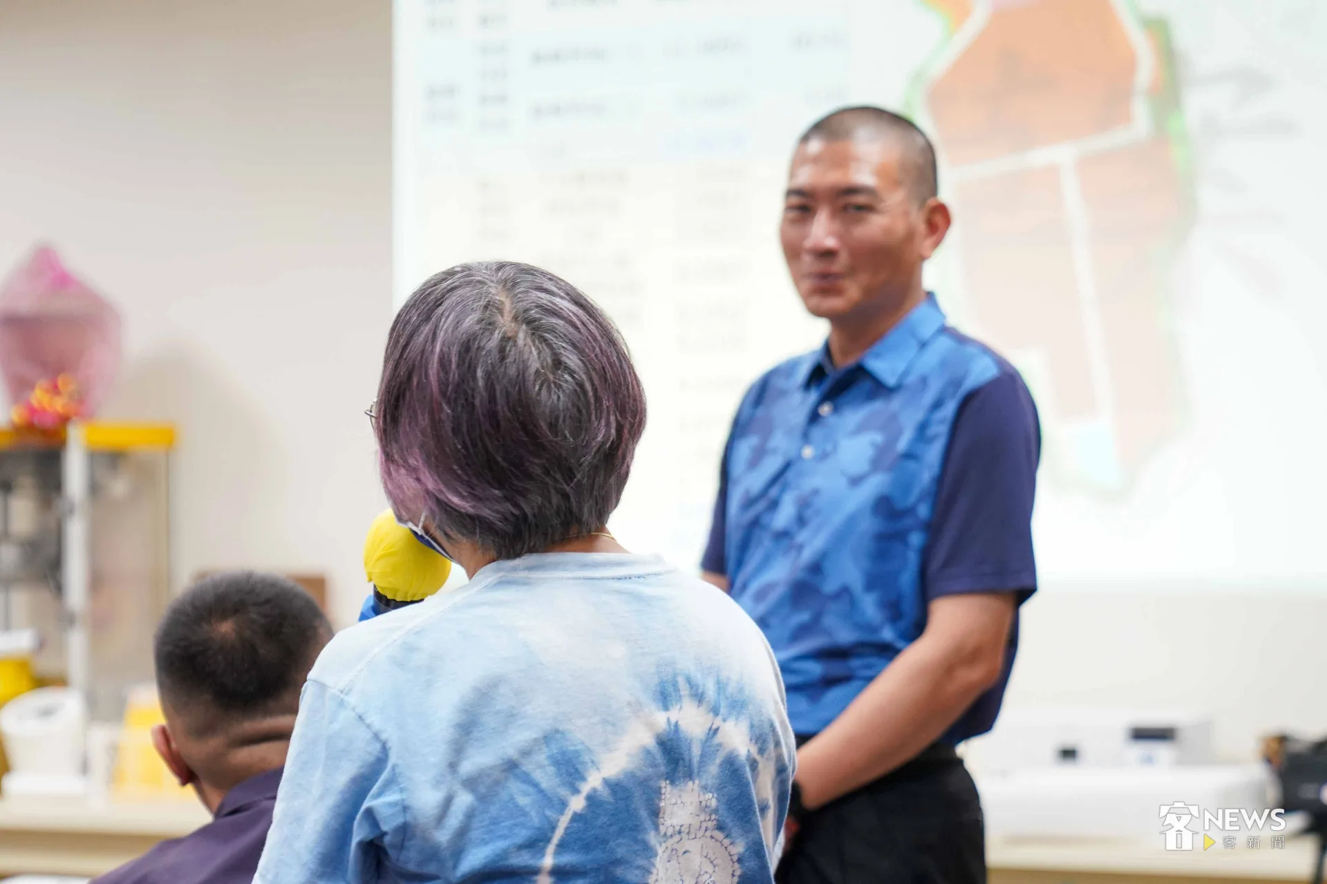 峨眉居民姜瑞香擔憂,開發廠商給民眾的承諾若未達標,是否有其他監督機制可制衡廠商。李台源攝