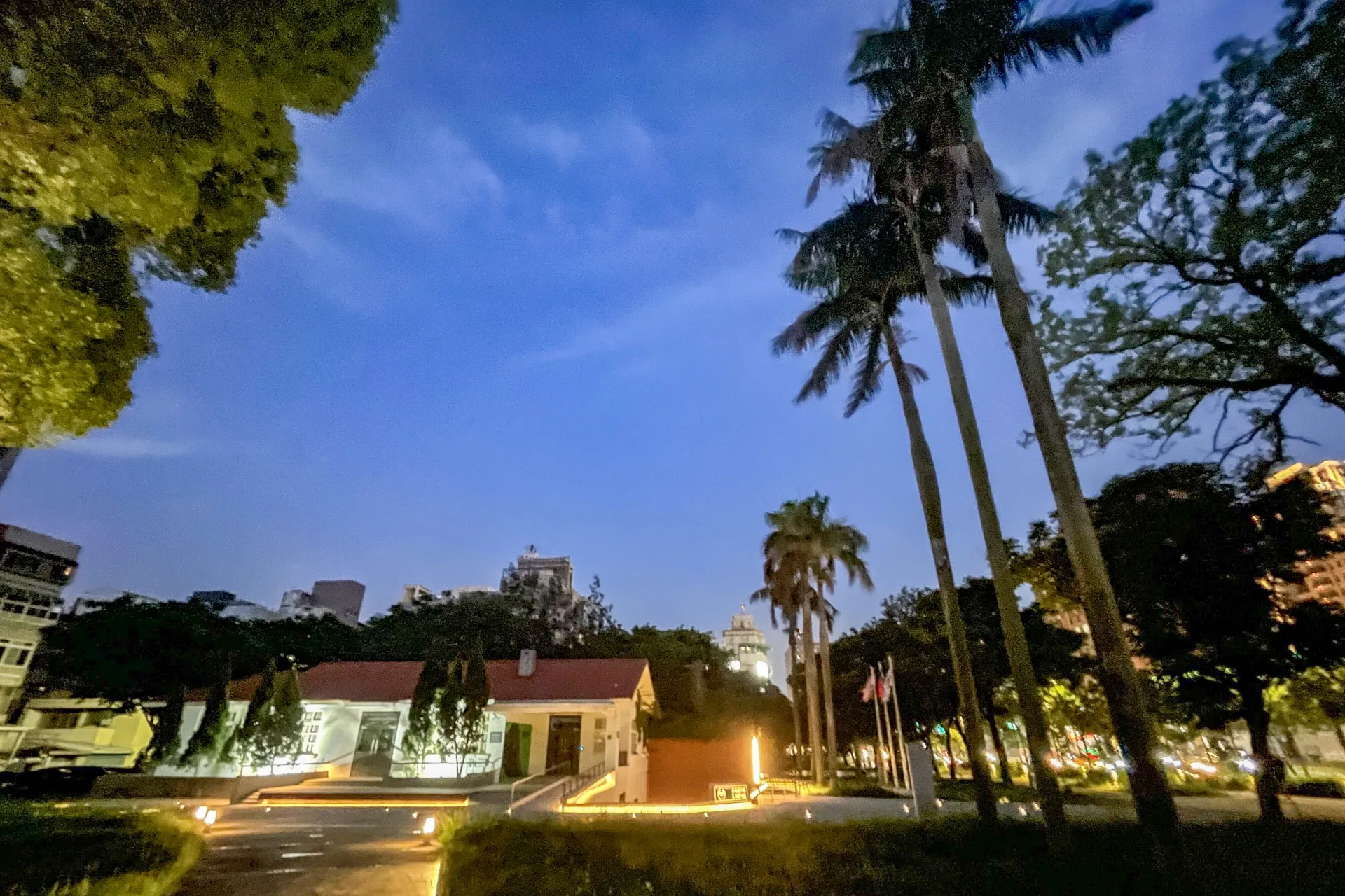 夜色中的黑蝙蝠中隊文物陳列館。新竹市文化局提供