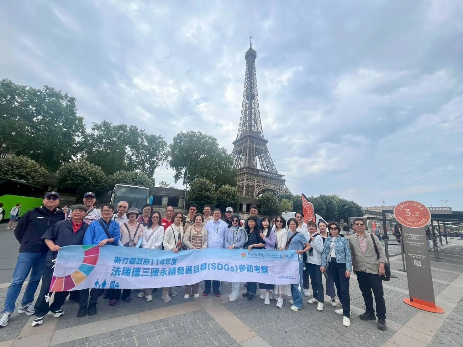 竹縣長楊文科今年5月中旬赴歐洲考察,14日前往法國巴黎塞納河。竹縣府提供