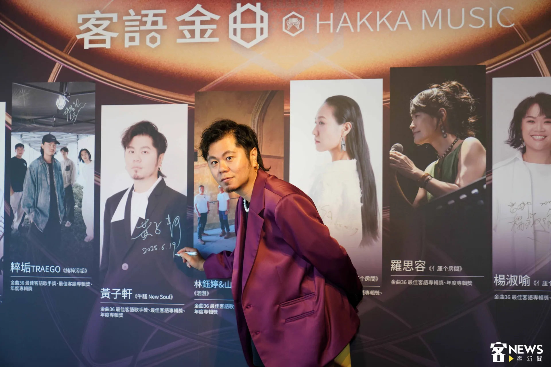 黃子軒說,ChatGPT告訴他,藍色是他的幸運色。朱愷元攝
