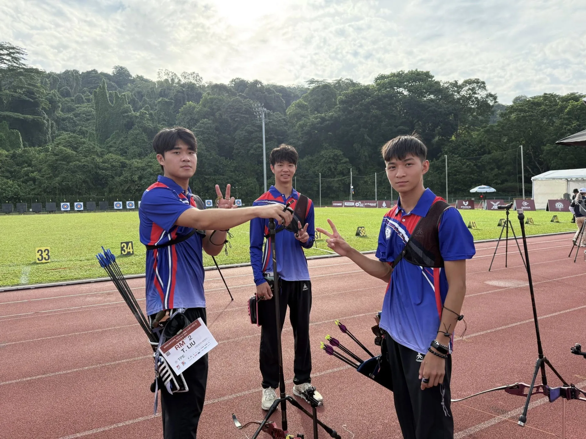 在新加坡舉行的射箭亞洲盃，台灣反曲弓男子團體今天於銅牌戰以5比3射落孟加拉，順利得到1面銅牌。圖／中華民國射箭協會 Chinese Taipei Archery Association 臉書