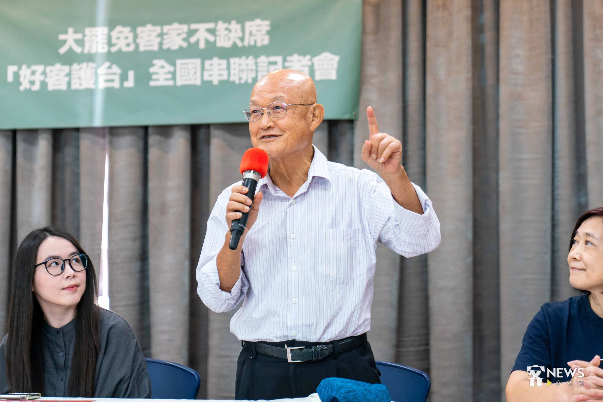 作家李旺台特別北上支持大免行動,他說,要把把擔憂、憤怒的心情化成一張同意票,改變立法院生態。李台源攝