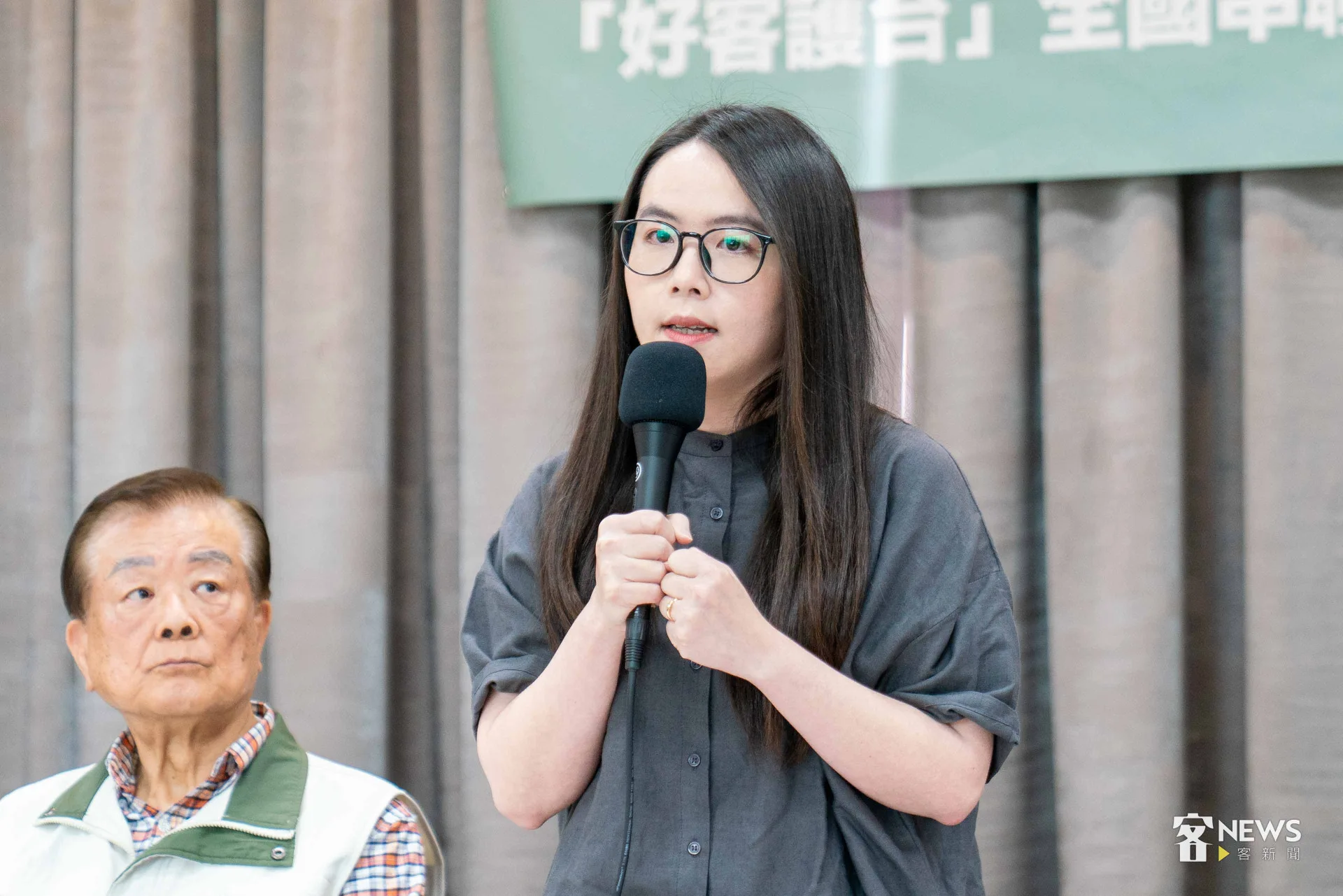 新竹第二選區罷免林思銘領銜人謝婷婷強調,連署需要補件,目前仍缺995份連署書,呼籲大家趕緊連署。李台源攝