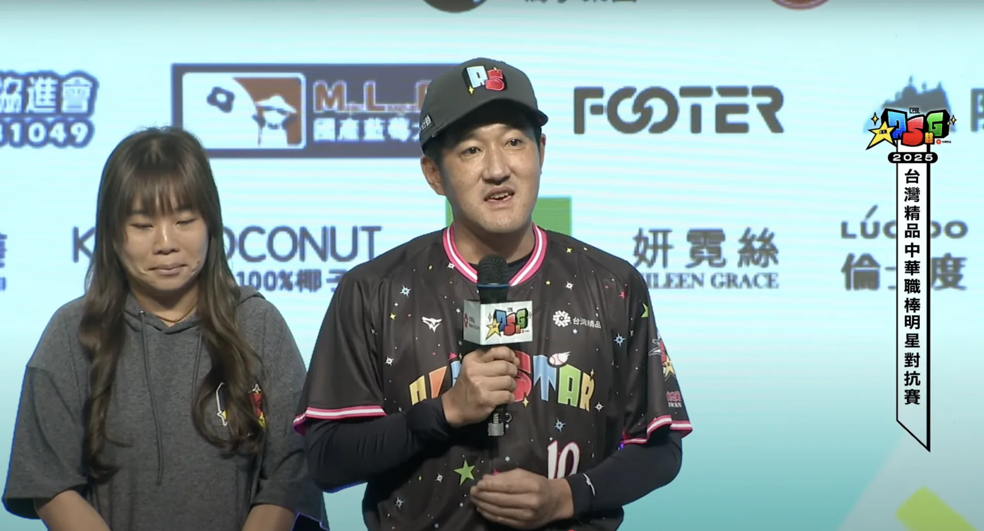 中信兄弟總教練「平野惠一」則領軍「TEAM STAR(明星隊)」,首度執掌明星隊兵符的他表示,責任倍感重大。翻攝自 CPBL 中華職棒 YT
