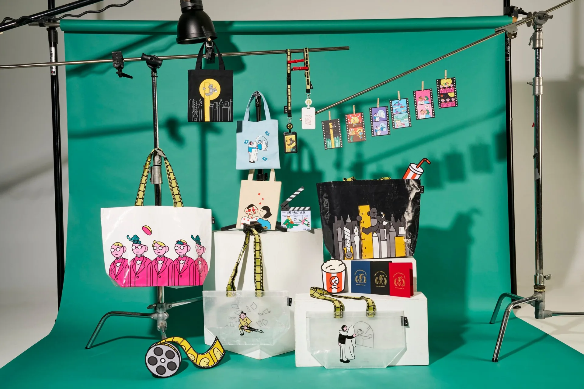 一年一度的大型文具策展「2025理想的文具」，將常見文具化身為電影主角與場景。翻攝自誠品書店 eslite bookstore FB