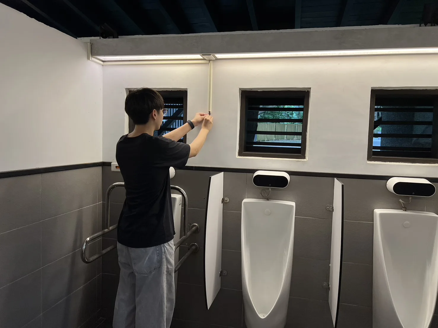 十八尖山公廁異味氣體感測器。竹市府提供