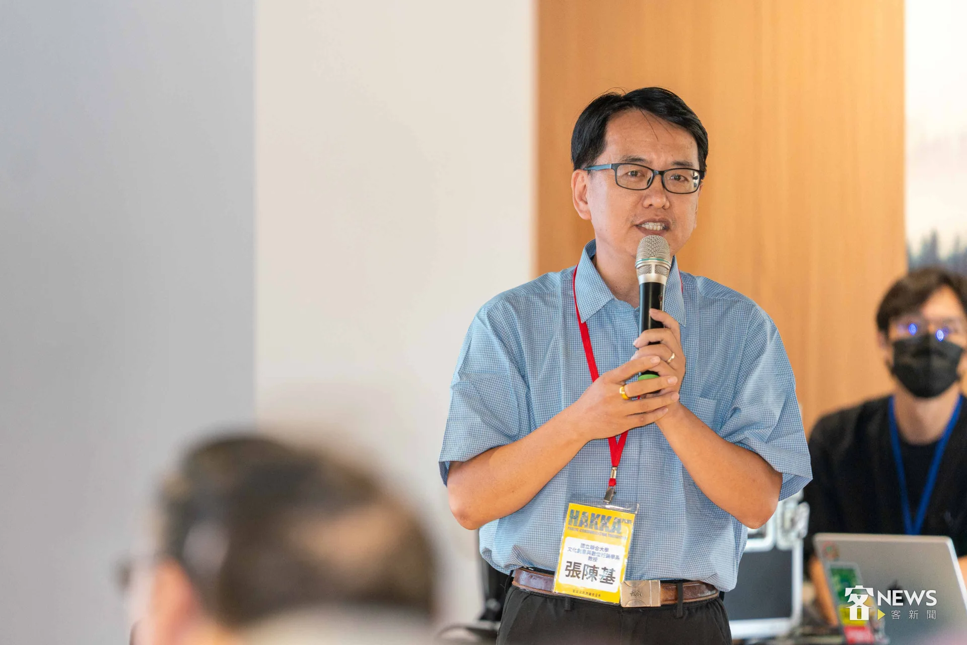 國立聯合大學教授張陳基分享「AI時代下的客語媒體傳播」。李台源攝