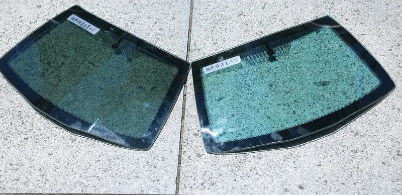 交通部公布汽車車窗及擋風玻璃黏貼隔熱紙使用指引，車輛前擋黏貼可見光透過率70%以上（下），前側窗40%以上的隔熱紙（上）。中央社