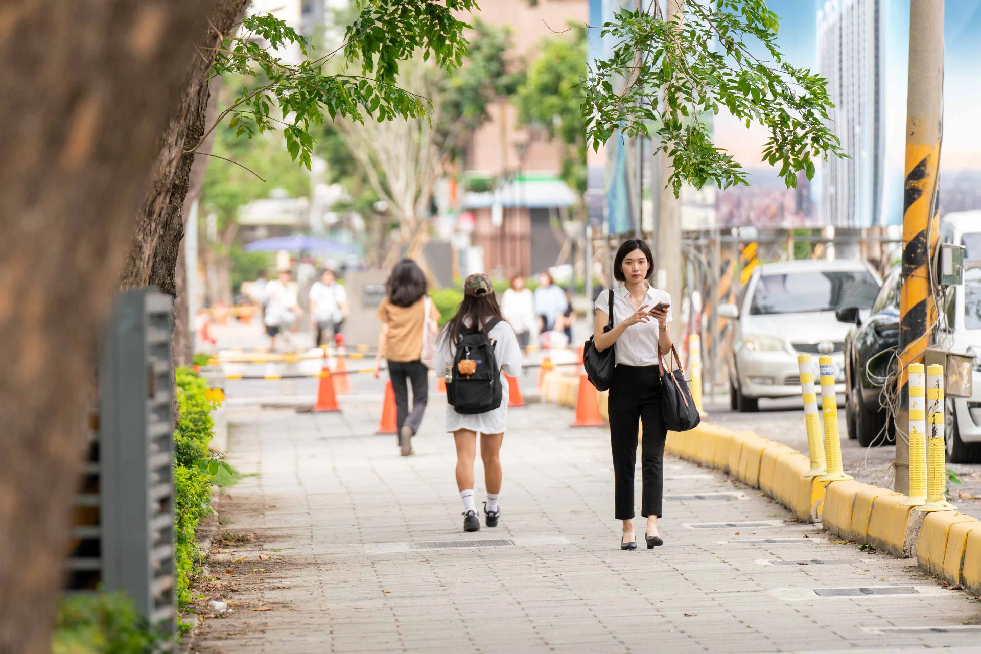 中央氣象署今天發布高溫資訊，受西南風沉降影響，今天白天基隆市、台北市為橙色燈號，有連續出現36度高溫的機率；新北市為黃色燈號，注意36度以上高溫。資料照