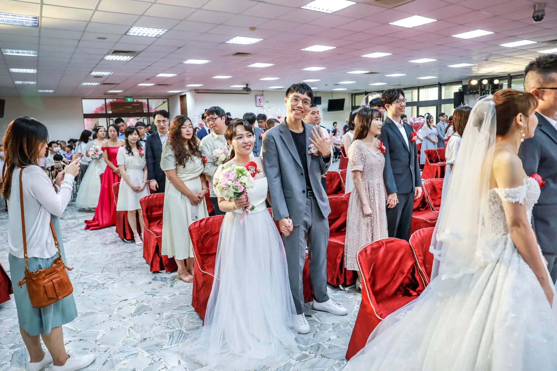 竹縣府2025年集團結婚將贈送2萬元遠東百貨提貨券。竹縣府提供資料照片