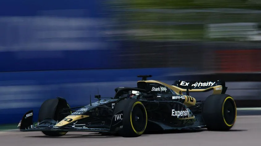 F1電影在台票房破億。翻攝自X/APXgpF1Team