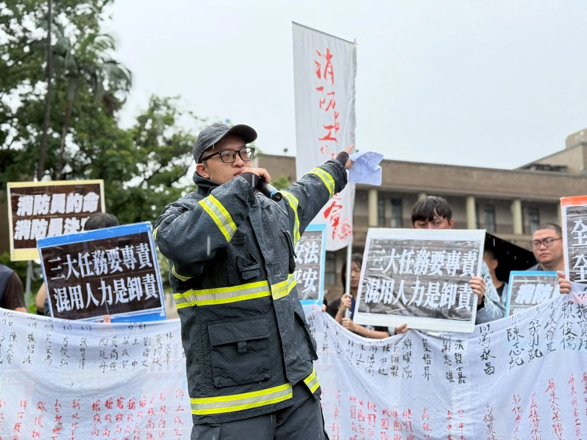 消防員工作權益促進會指出,最近10年來有42位消防員殉職。